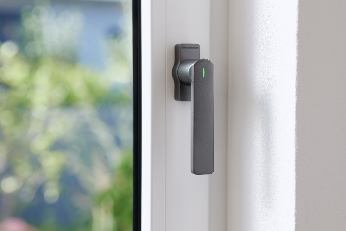 SIEGENIA Smarter Fenstergriff im Farbton Anthrazit